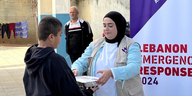 وجبات فردية ساخنة للمتضررين من الحرب في لبنان